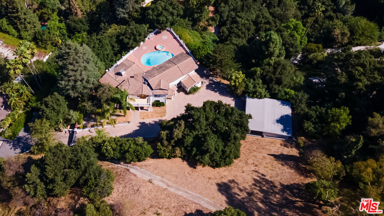 3200 Oakley Dr