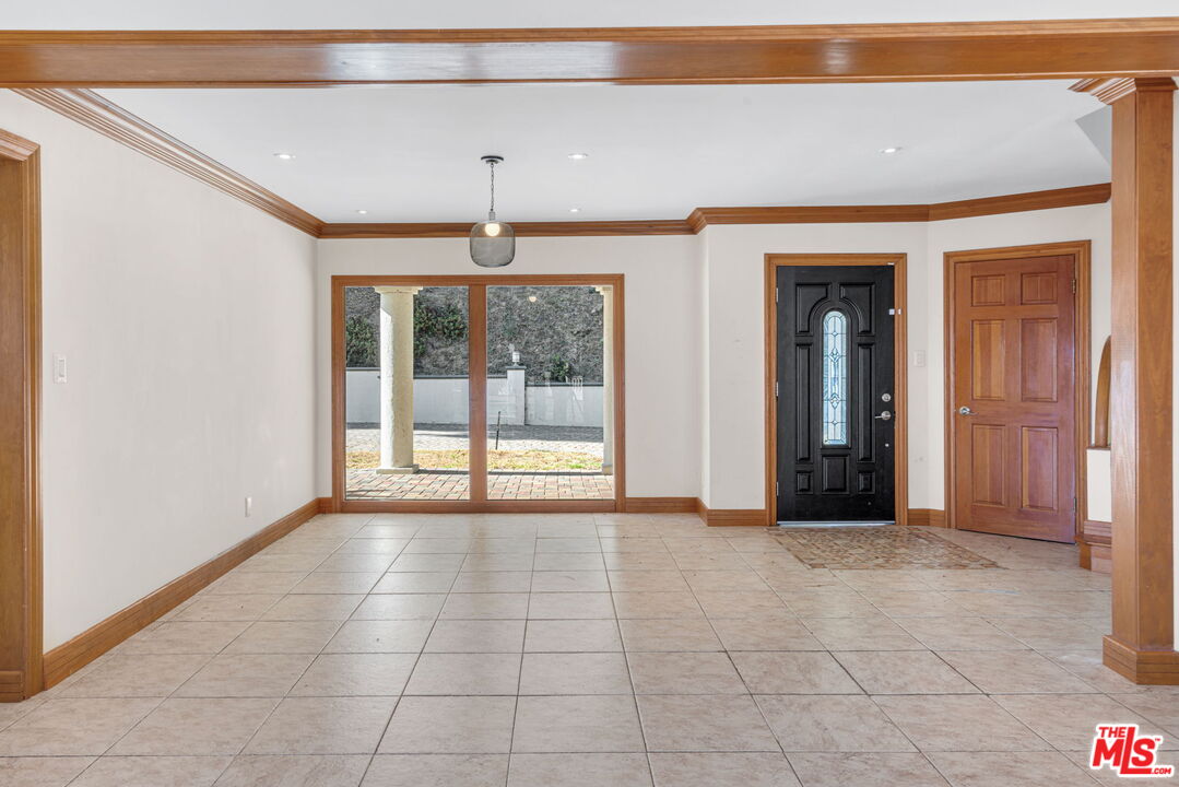 3200 Oakley Dr