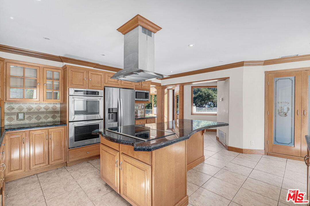 3200 Oakley Dr