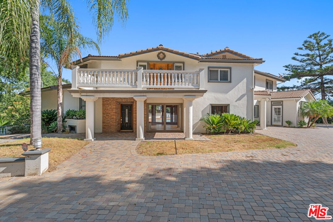 3200 Oakley Dr