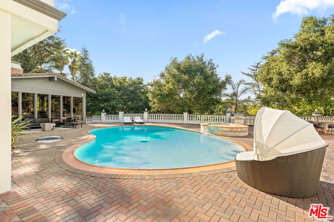 3200 Oakley Dr