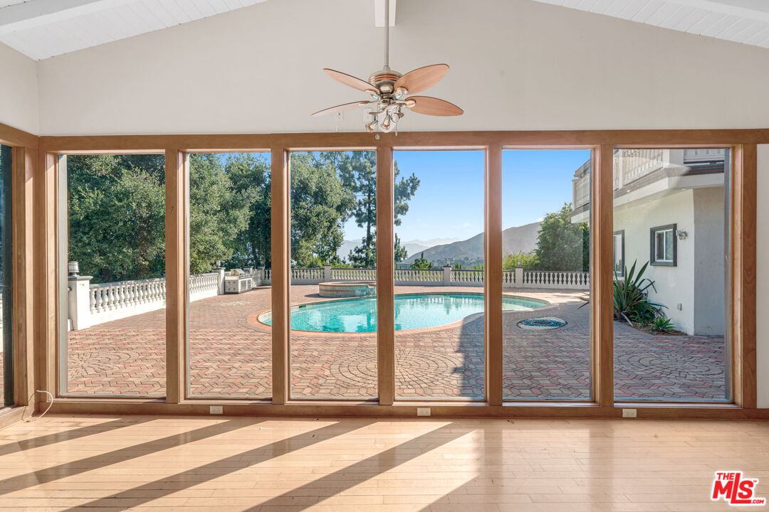 3200 Oakley Dr
