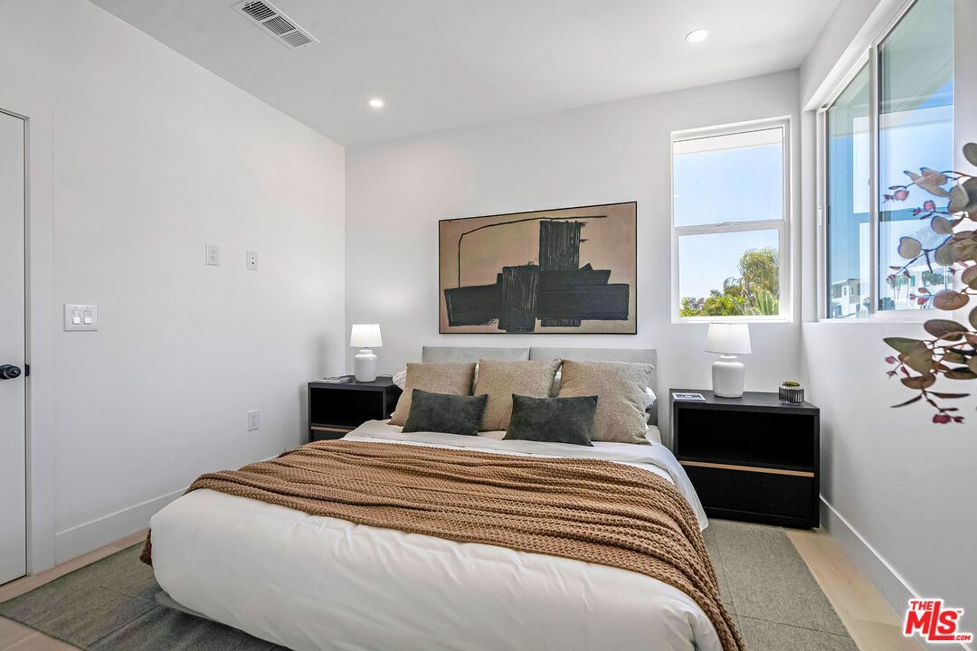 5832 David Ave Unit: 1
