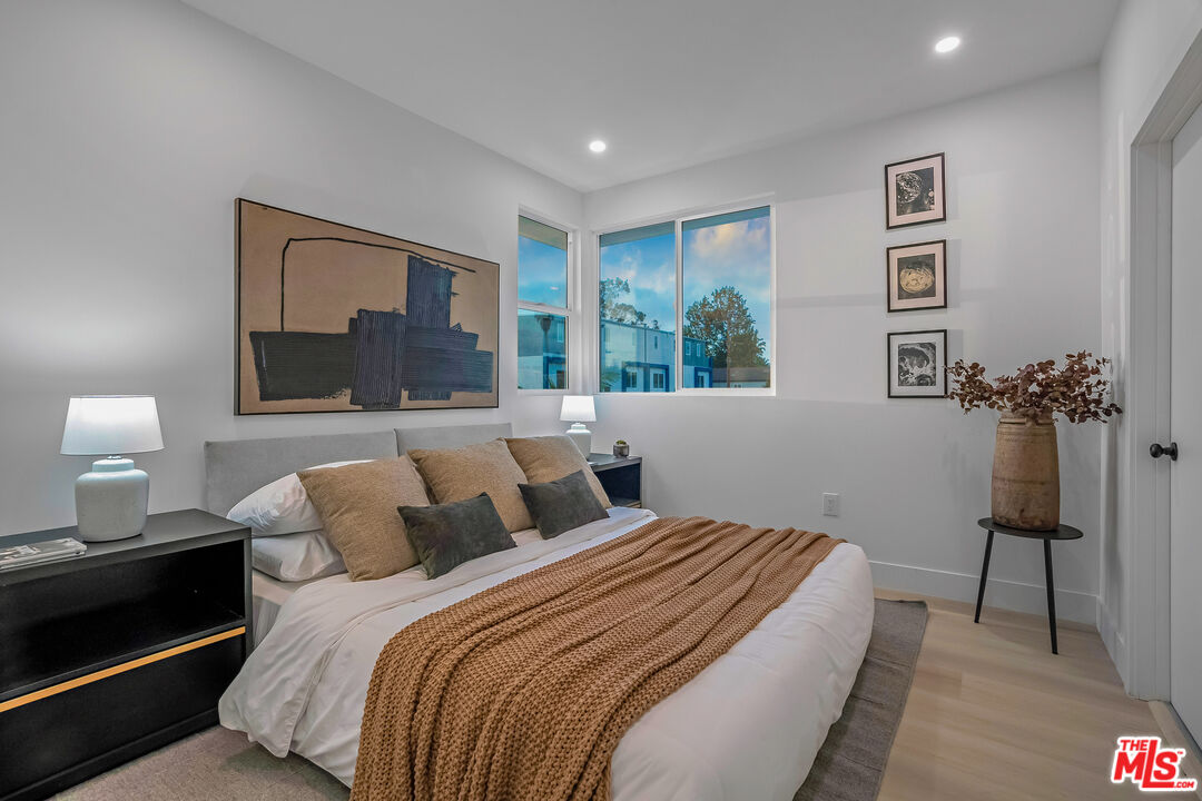 5832 David Ave Unit: 1