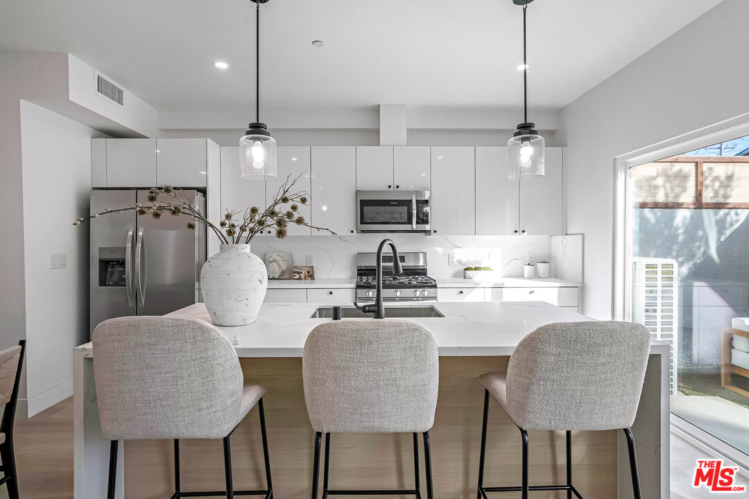 5832 David Ave Unit: 3