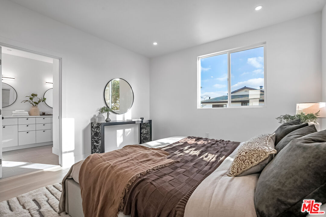 5832 David Ave Unit: 3