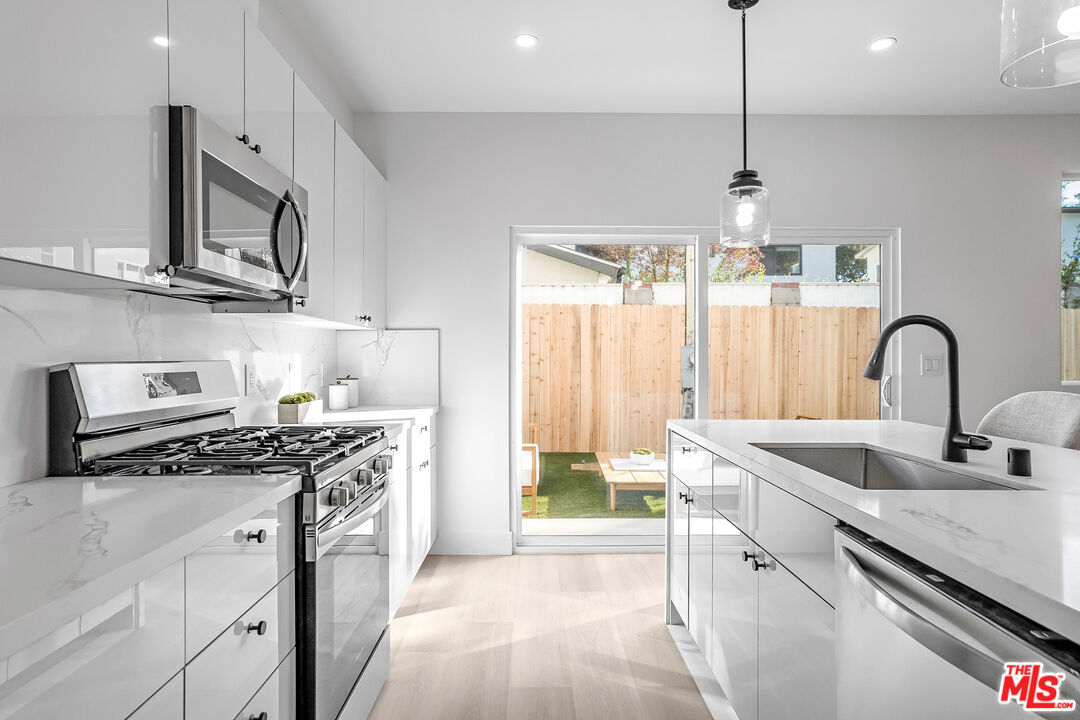 5832 David Ave Unit: 3