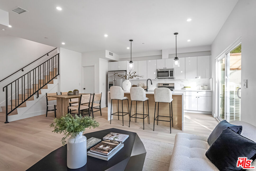 5832 David Ave Unit: 3