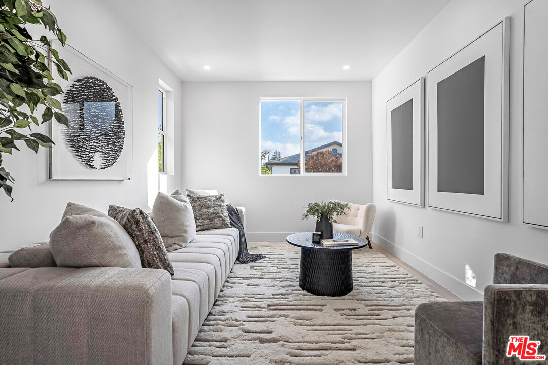 5832 David Ave Unit: 3