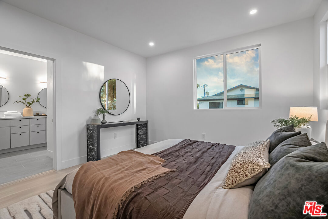 5832 David Ave Unit: 3