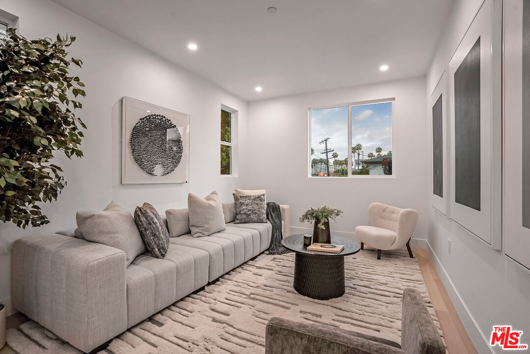 5832 David Ave Unit: 3