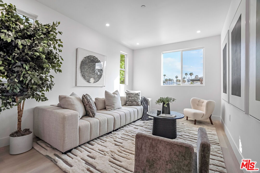 5832 David Ave Unit: 3