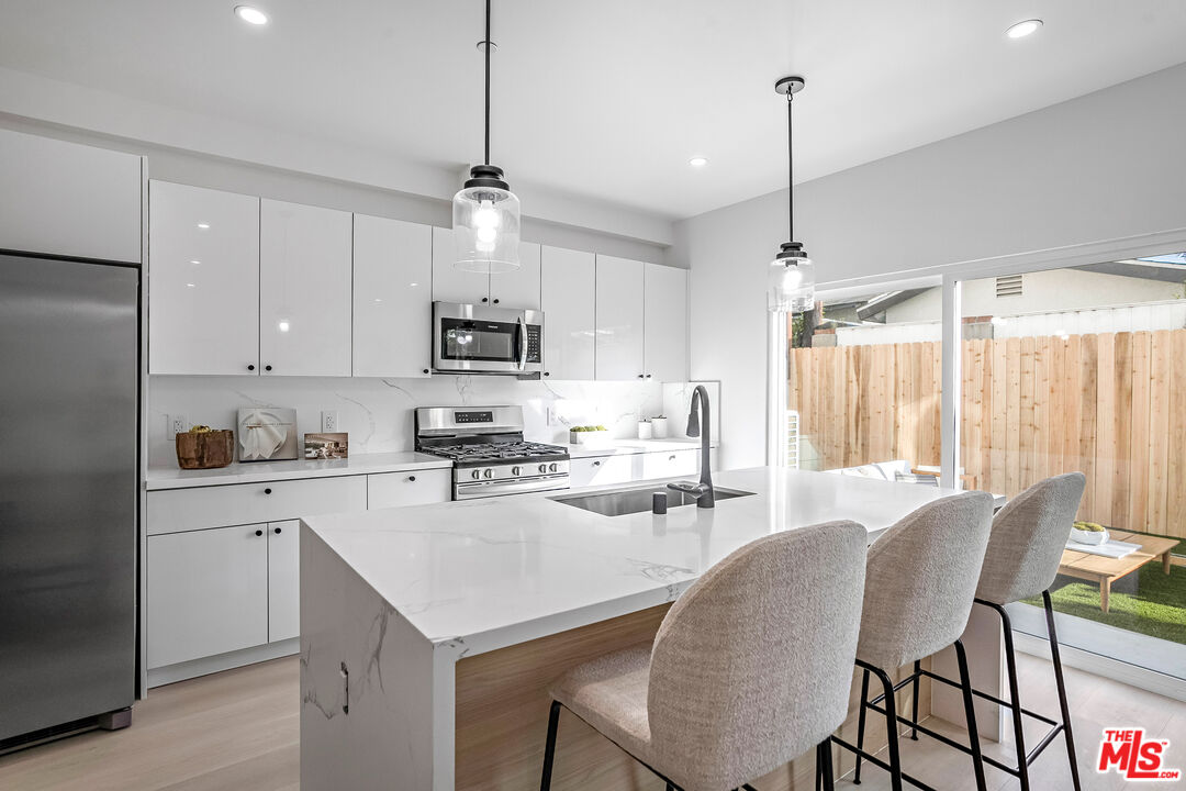 5832 David Ave Unit: 3