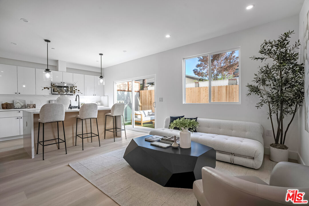 5832 David Ave Unit: 3