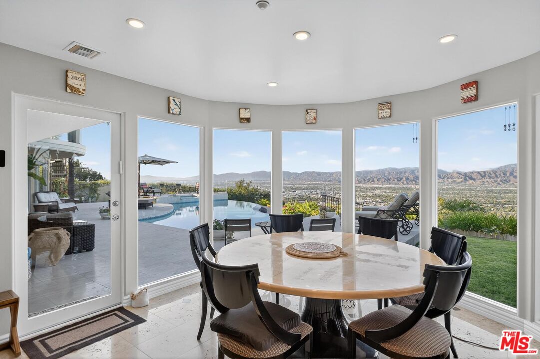 7833 Torreyson Dr