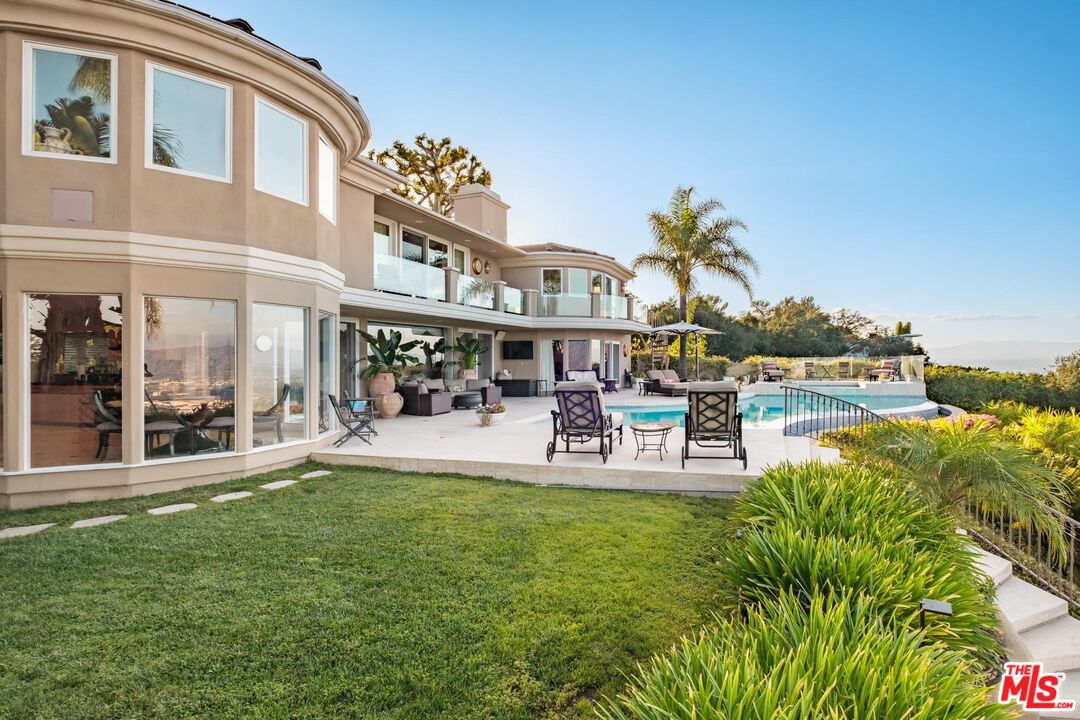 7833 Torreyson Dr