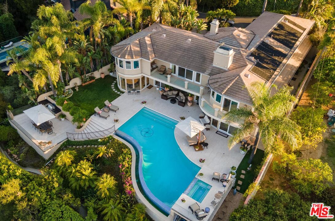 7833 Torreyson Dr