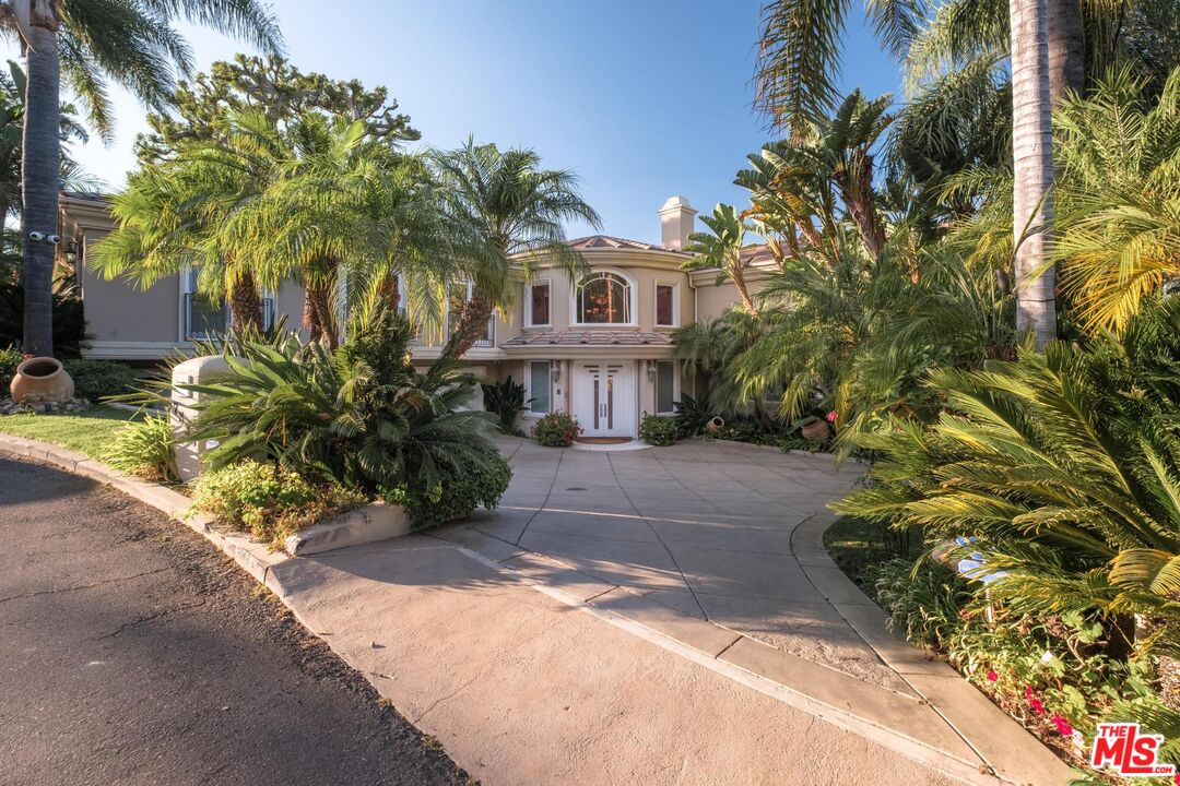 7833 Torreyson Dr