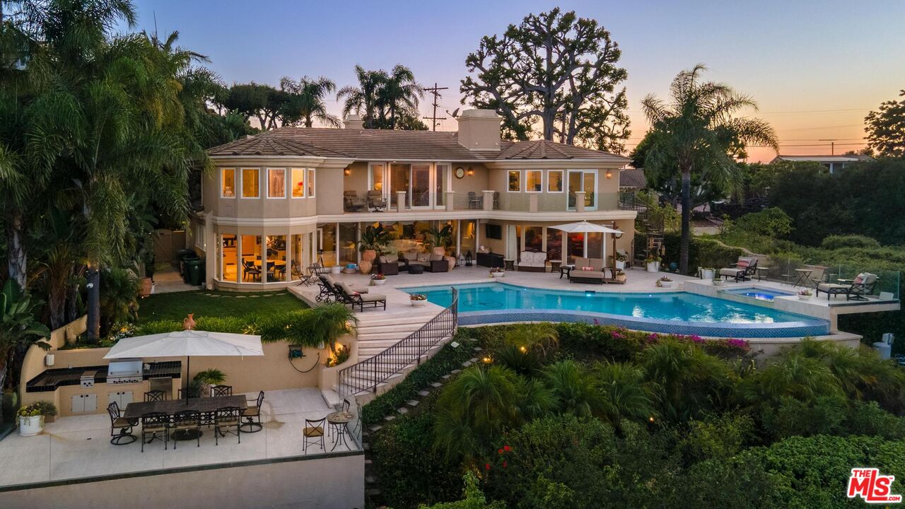 7833 Torreyson Dr