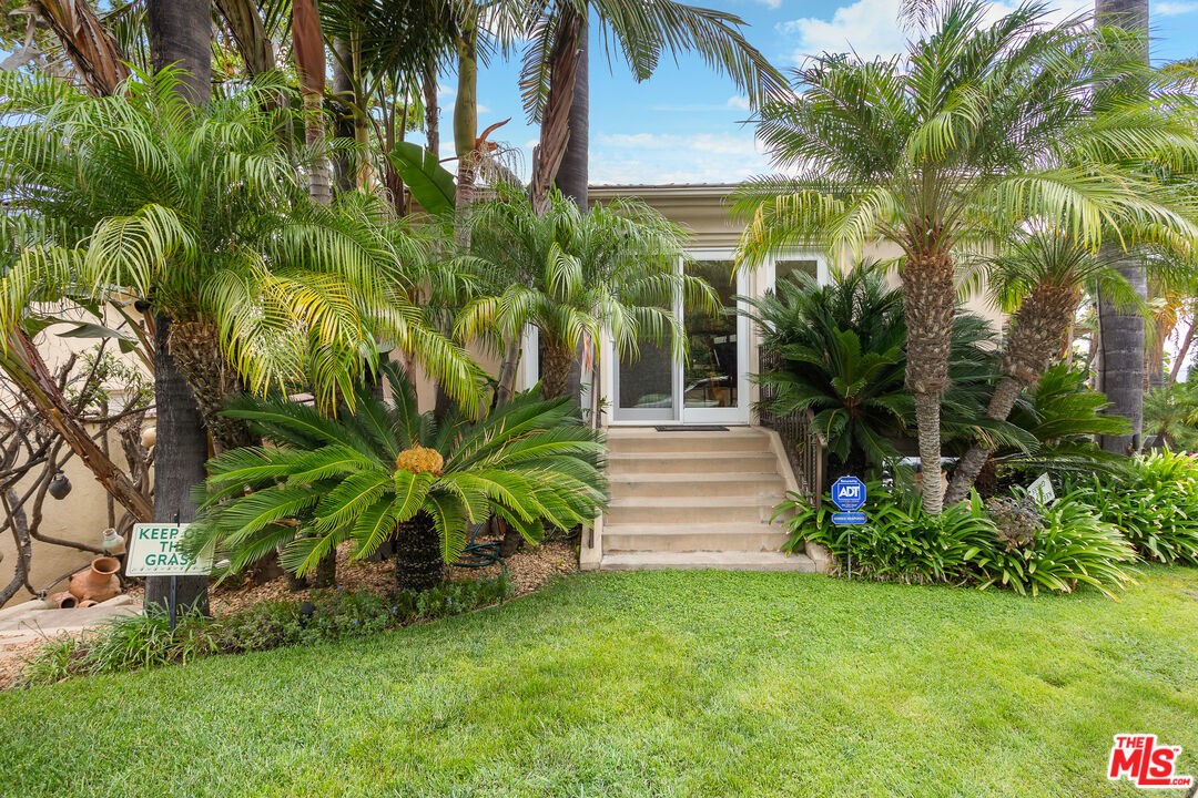 7833 Torreyson Dr