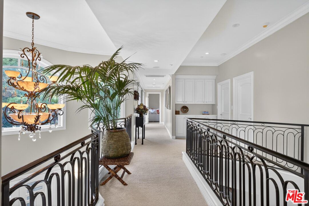 7833 Torreyson Dr