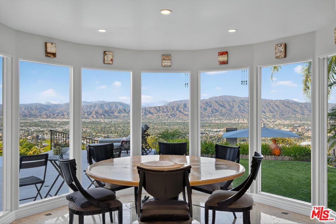 7833 Torreyson Dr