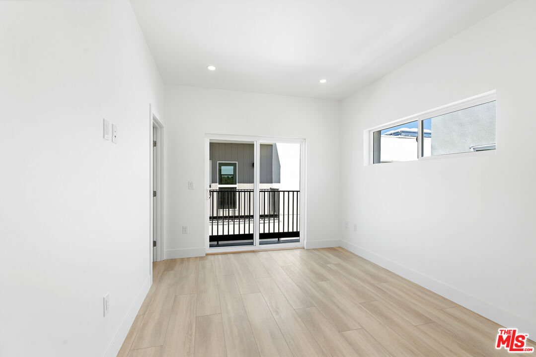 10959 Calvert