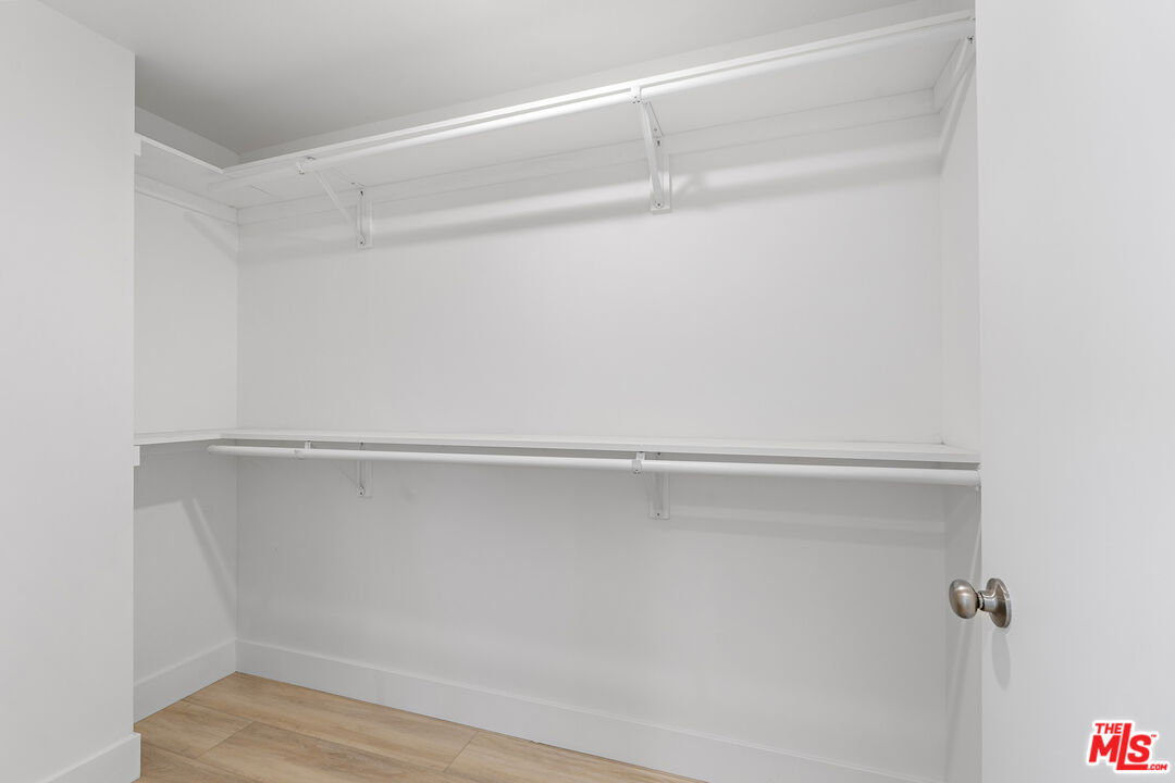 10959 Calvert