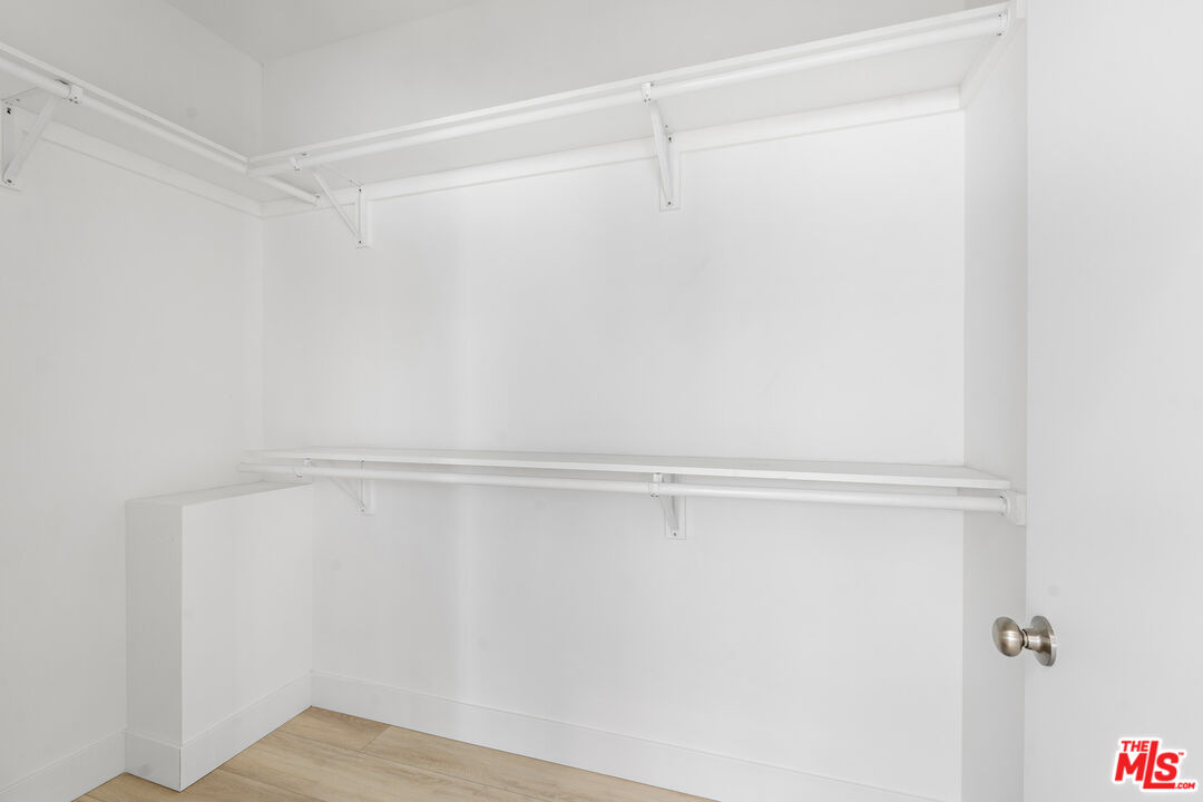 10959 Calvert