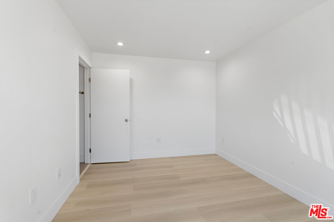 10959 Calvert