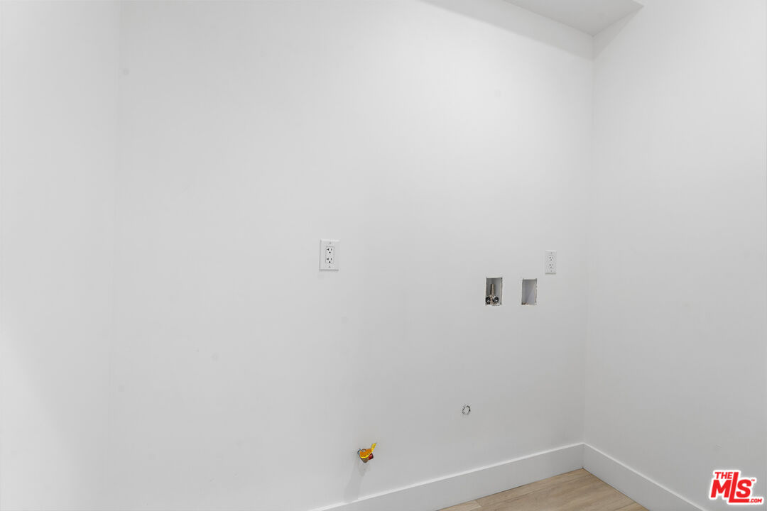 10959 Calvert