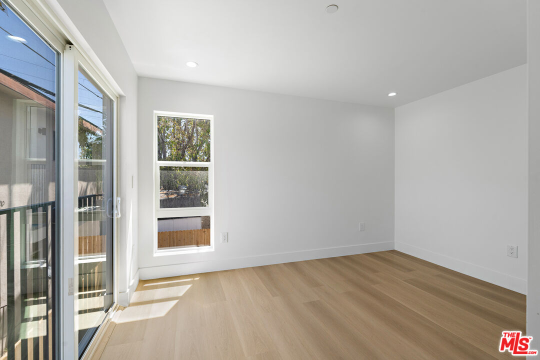 10959 Calvert