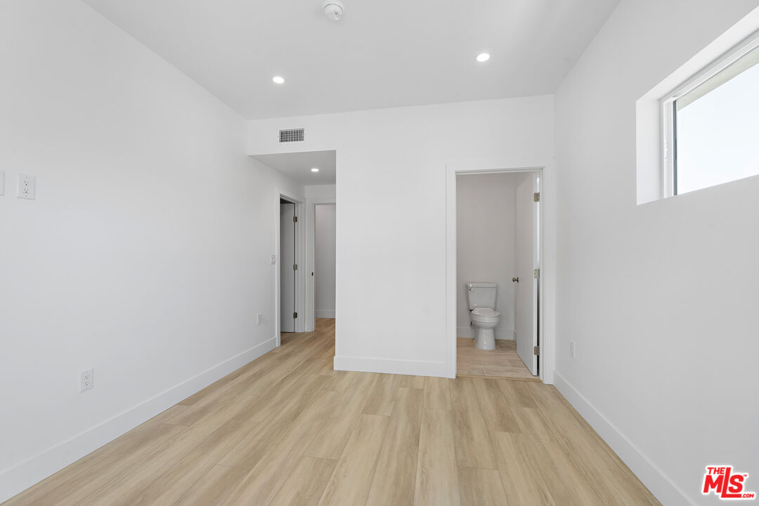 10957 Calvert