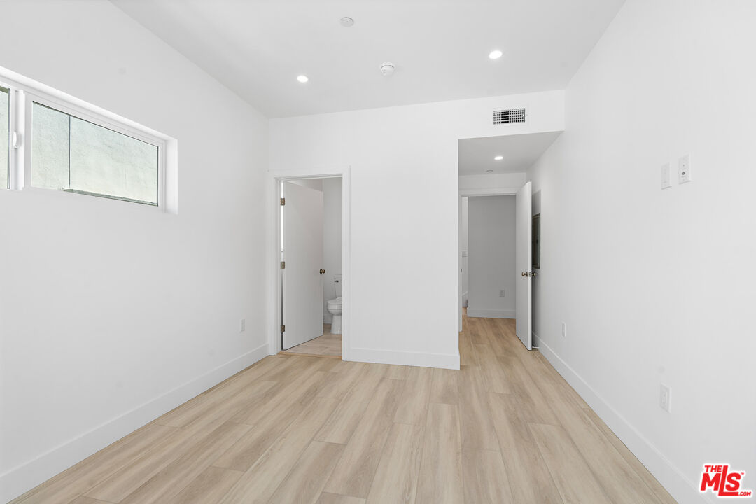 10957 Calvert