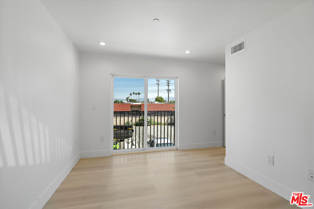 10957 Calvert