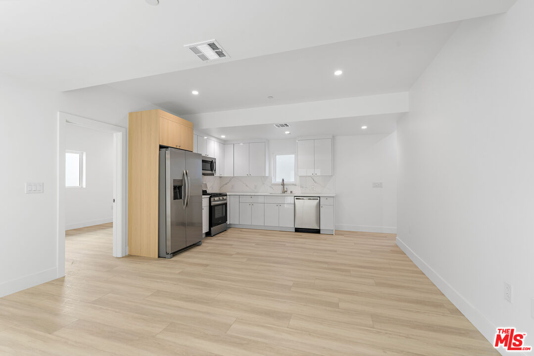 10961 Calvert