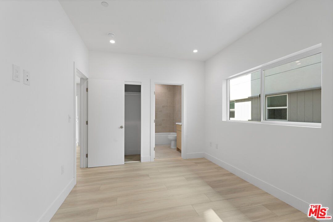 10961 Calvert