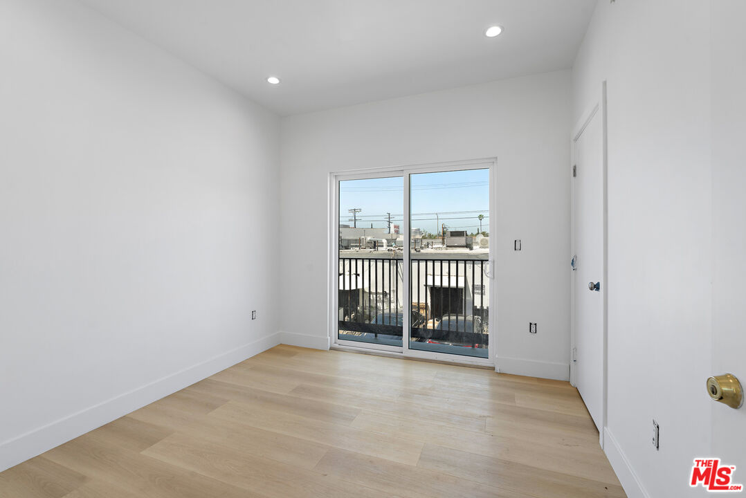 10961 Calvert