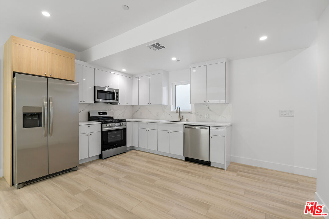 10961 Calvert