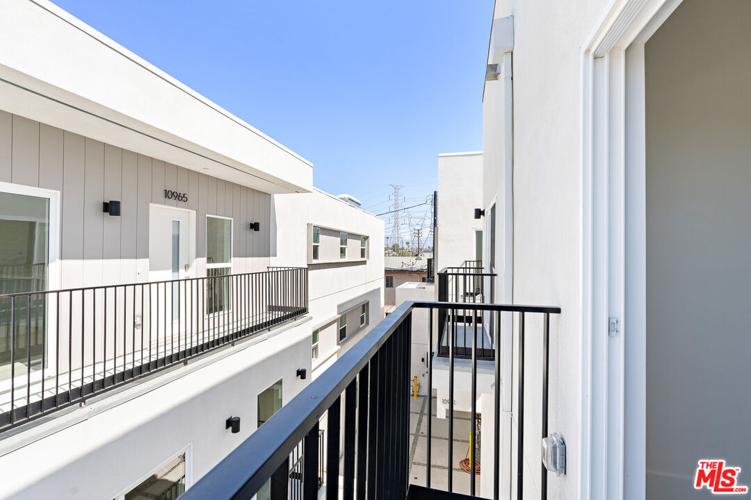10961 Calvert