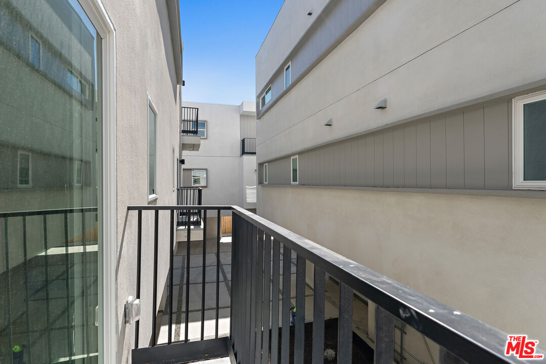 10961 Calvert