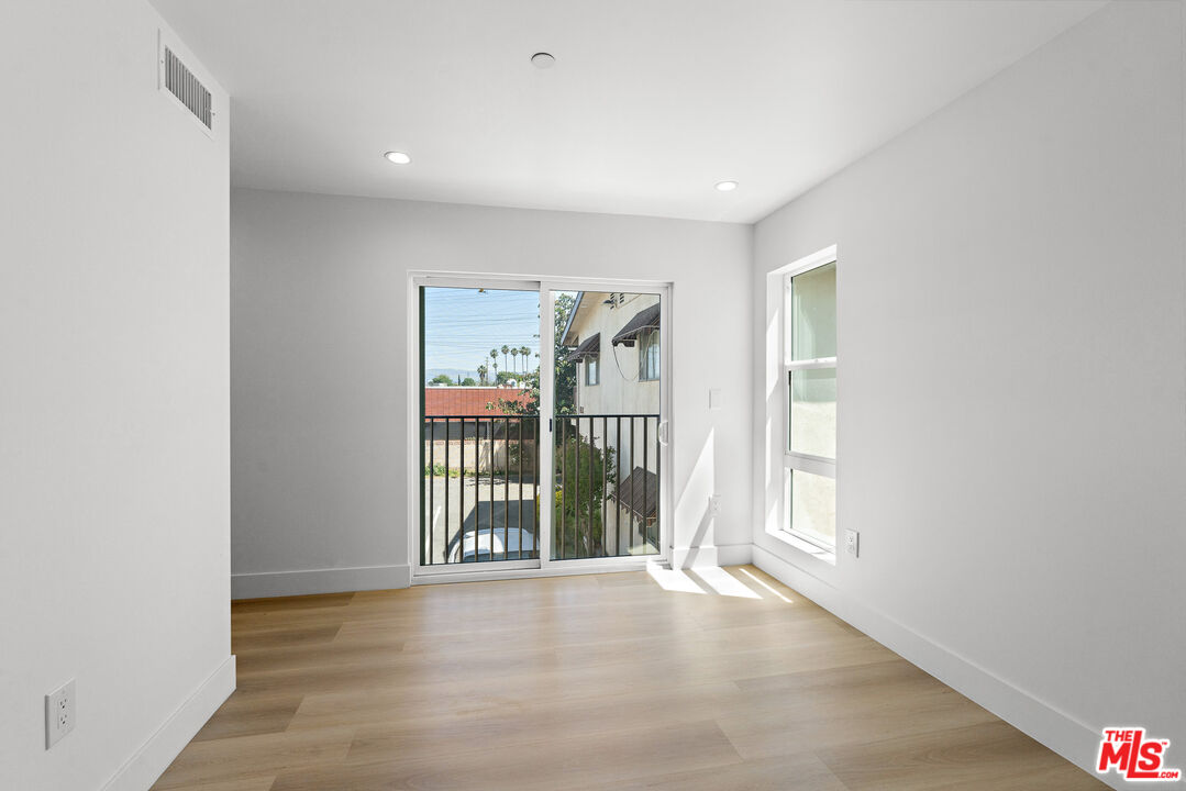 10961 Calvert