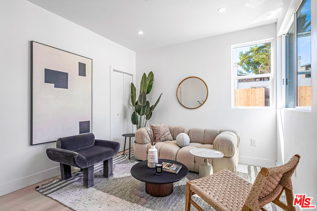 5832 David Ave Unit: 1