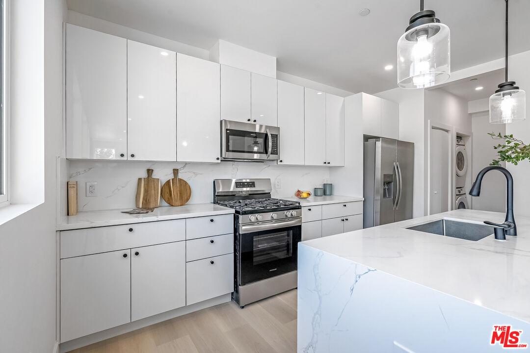 5832 David Ave Unit: 1