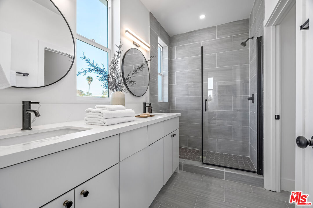 5832 David Ave Unit: 1