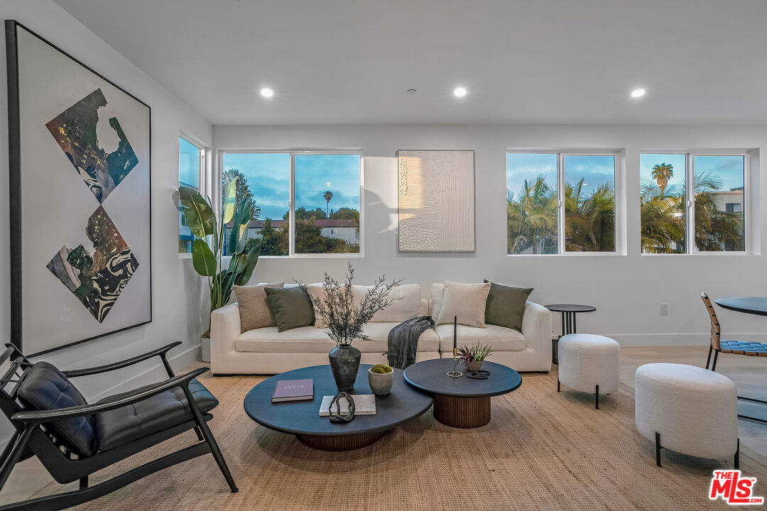 5832 David Ave Unit: 1