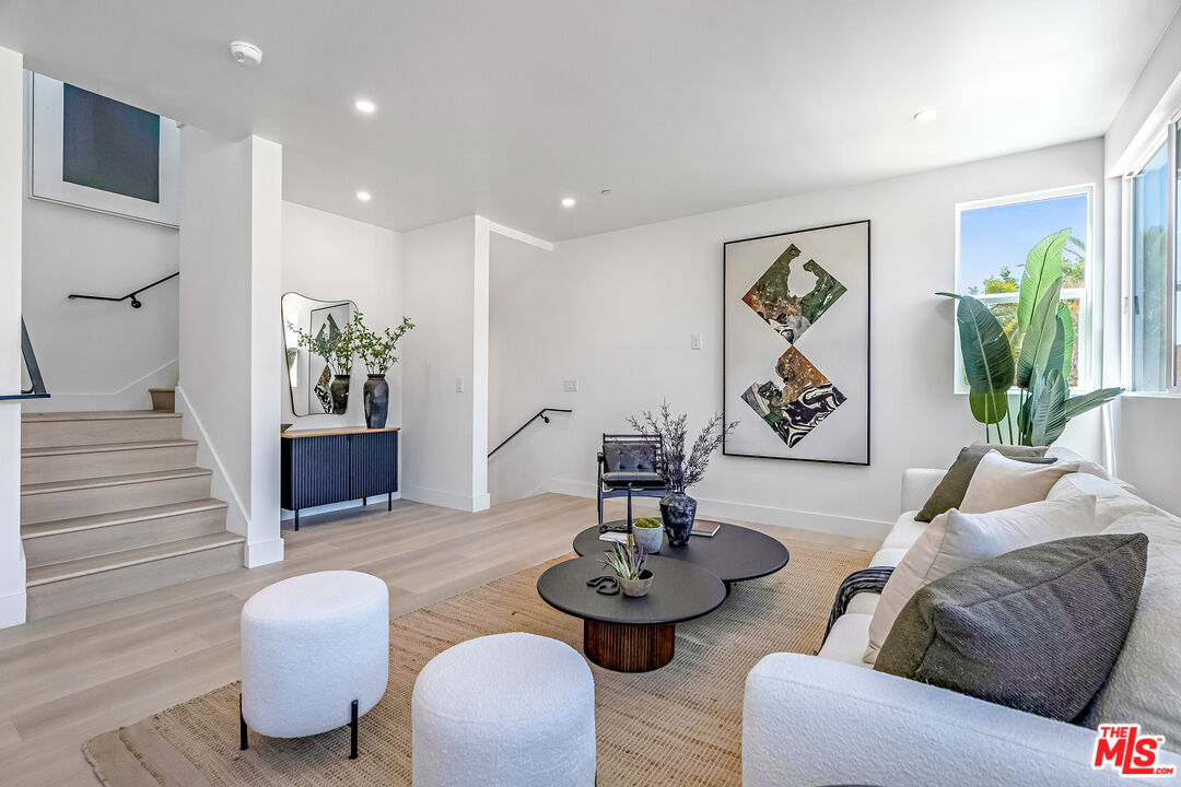5832 David Ave Unit: 1
