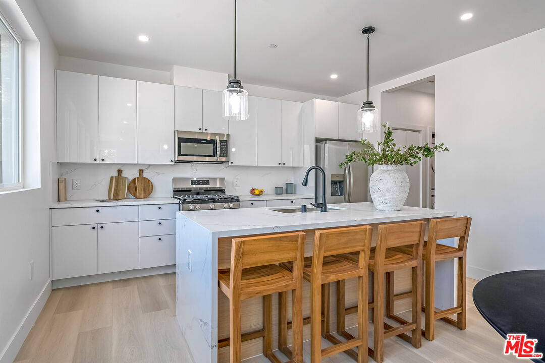 5832 David Ave Unit: 1