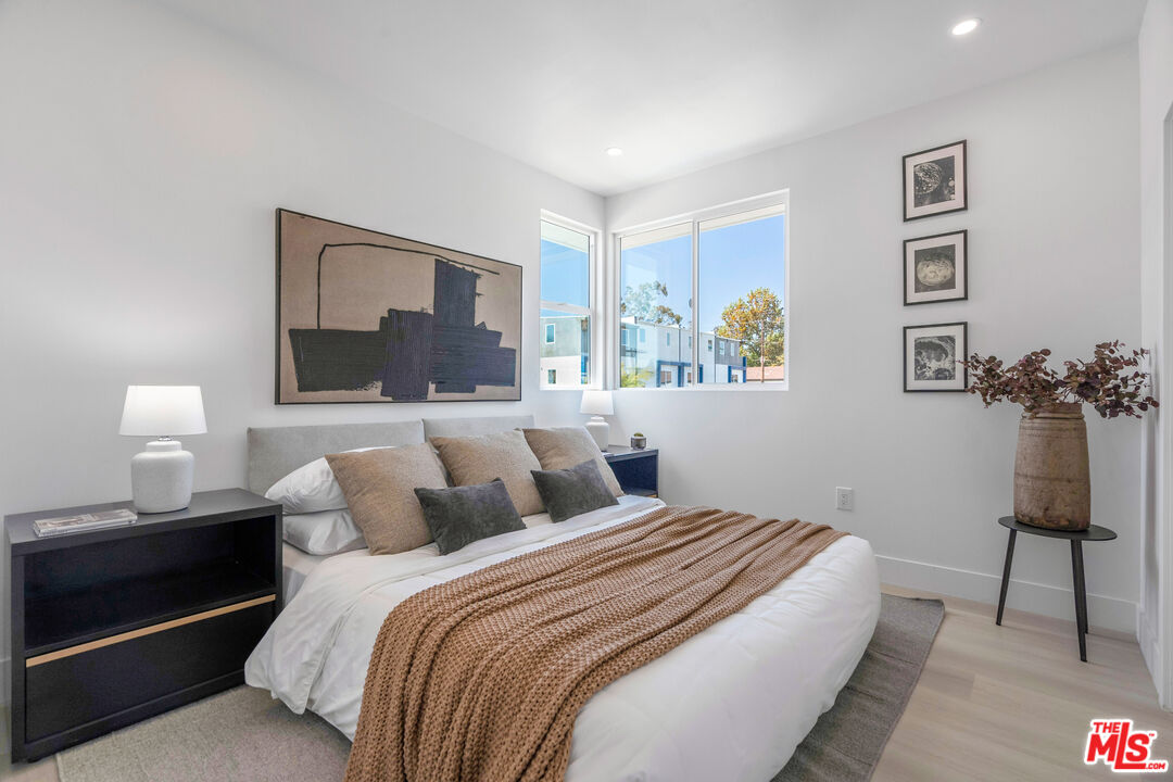 5832 David Ave Unit: 1
