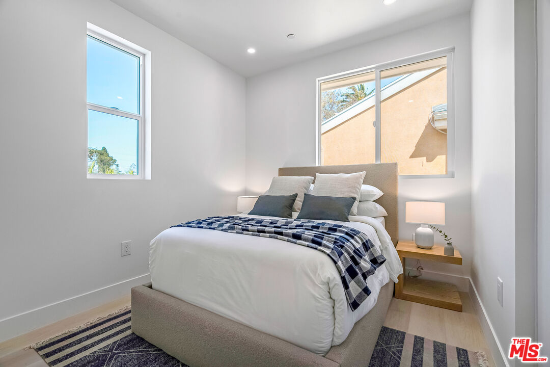 5832 David Ave Unit: 1